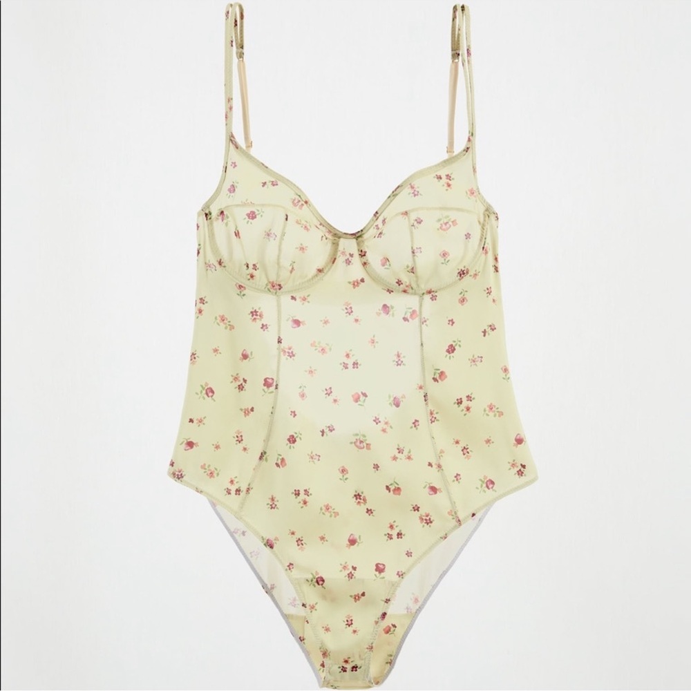 NWOT ZARA YELLOW SATIN FLORAL BODYSUIT